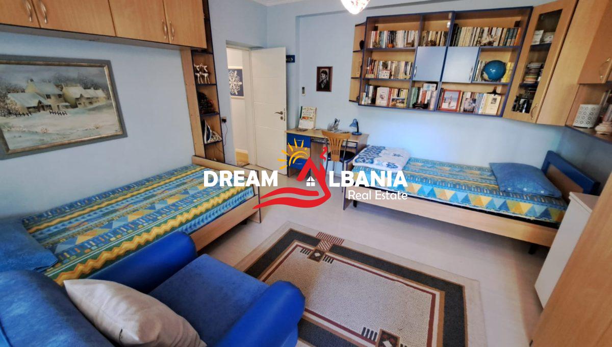 Dyqane ne shitje ne Tirane (9)