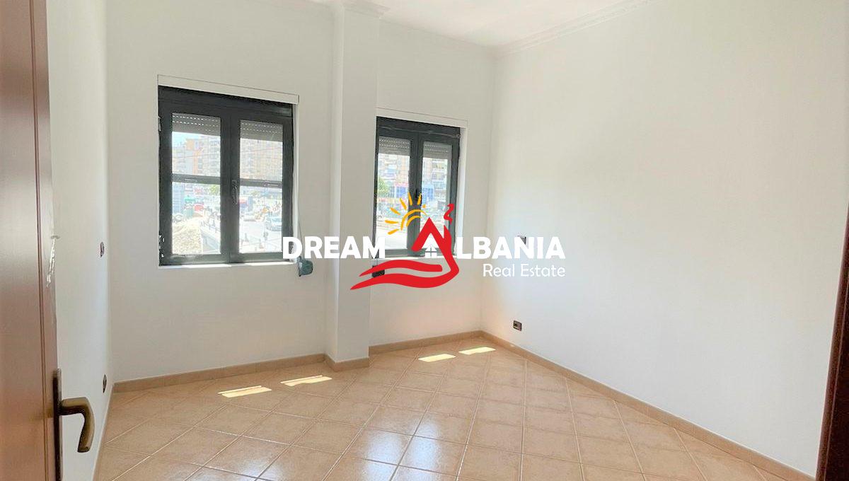 Jepet me qera apartament 3+1 ne Astir prane Bar Famed (ID 4231318