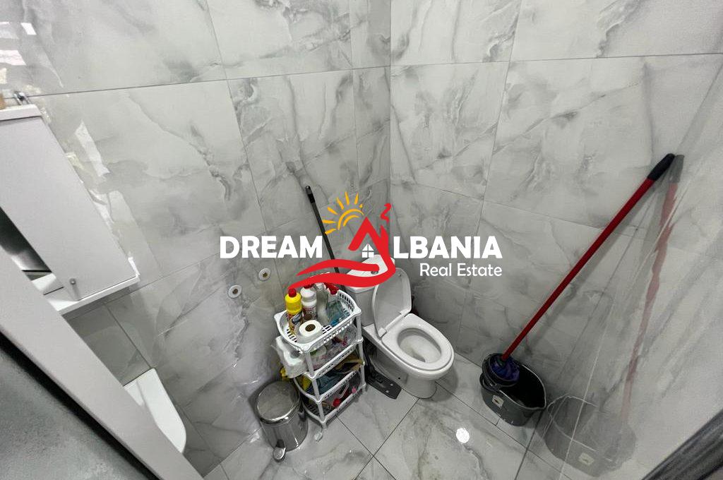 Dyqan ne shitje ne Tirane (1)