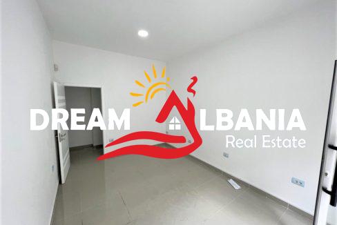 Dyqan ne shitje ne Tirane (1)