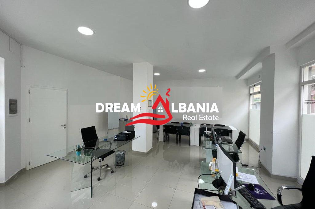 Dyqan ne shitje ne Tirane (2)