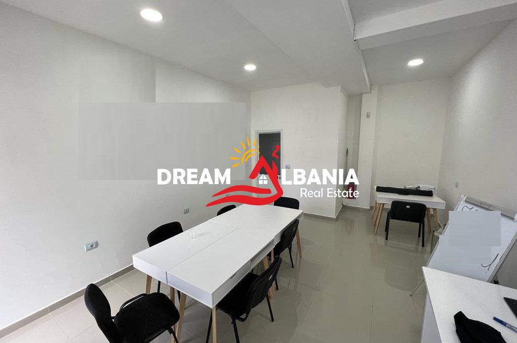 Dyqan ne shitje ne Tirane (3)