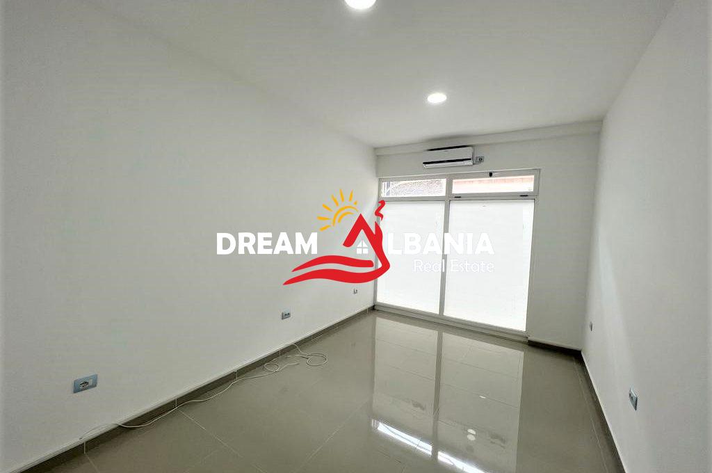 Dyqan ne shitje ne Tirane (4)