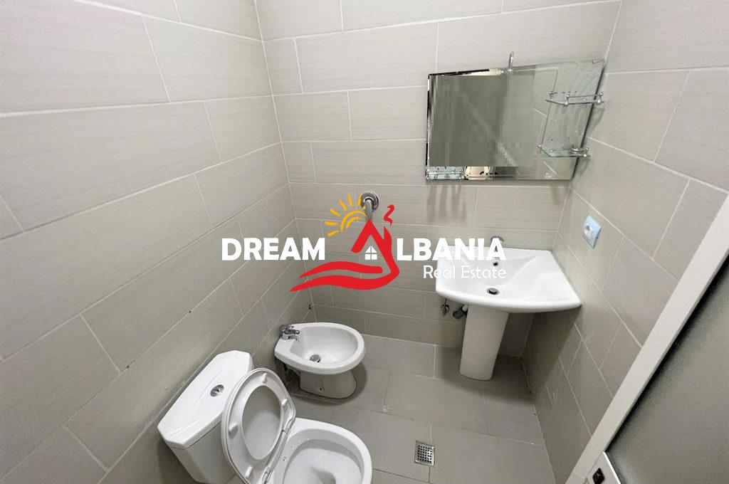 Dyqan ne shitje ne Tirane (3)