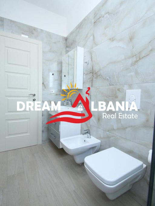 Hotel ne Shitje ne Rradhime Buze Detit (6)