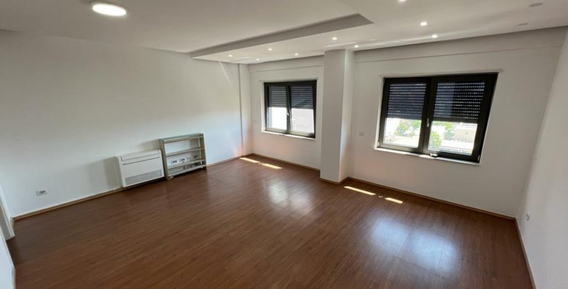 Tiran’daki Ring Center yakınlarındaki Zogu i Zi’de kiralık iki yatak odalı daire (ID 42214453)