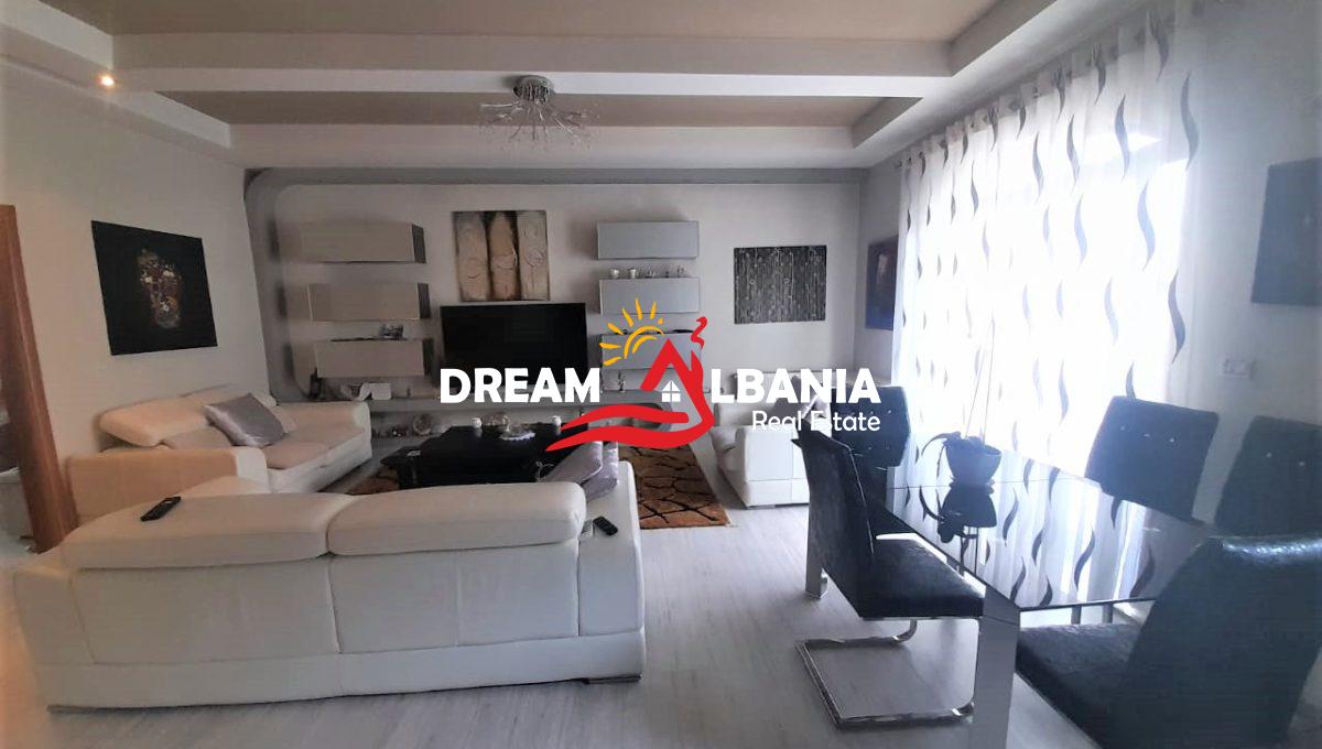 Vile ne shitje ne rrugen Don Bosco ne Tirane (14)