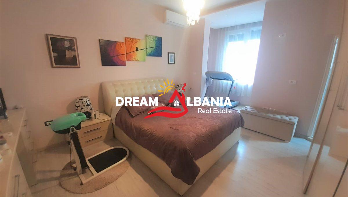 Vile ne shitje ne rrugen Don Bosco ne Tirane (19)