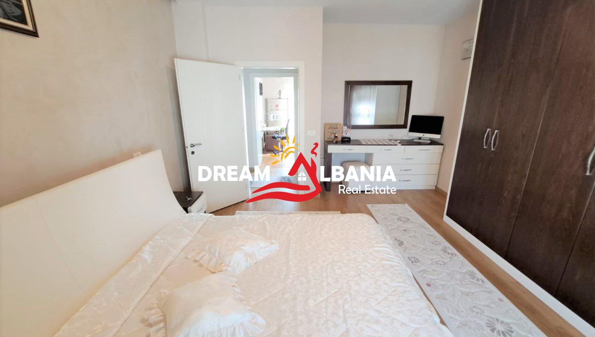 Jepet me Qera Vile Dyshe ne Mjull Bathore, ne afersi te Tegut ne Tirane (2)