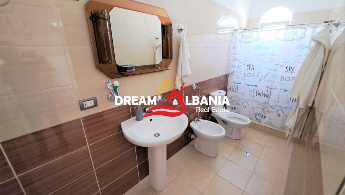 Jepet me Qera Vile Dyshe ne Mjull Bathore, ne afersi te Tegut ne Tirane (5)