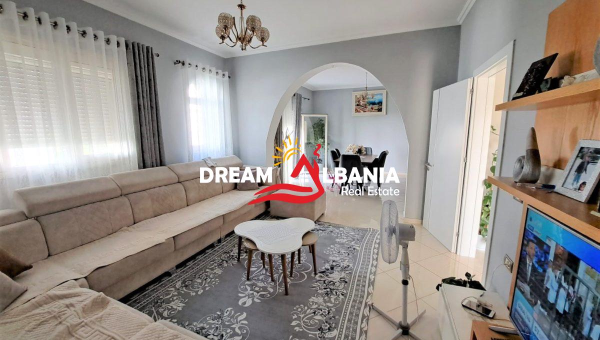 Jepet me Qera Vile Dyshe ne Mjull Bathore, ne afersi te Tegut ne Tirane (8)