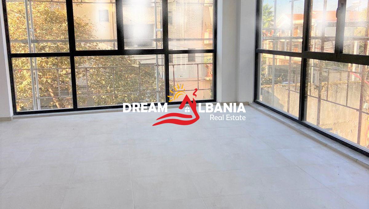 Jepet me qera ambient biznesi tek ish Parku, prane Report TV (ID 4261931) (1)