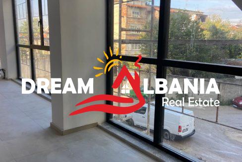 Jepet me qera ambient biznesi tek ish Parku, prane Report TV (ID 4261931) (4)