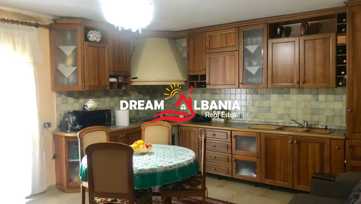 Jepet me qera apartament 3+1 tek Mozaiku i Tiranes (ID 4239067) (11)