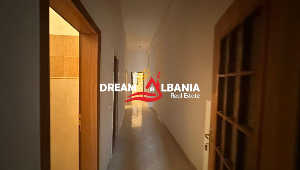 Magazine me qera ne Autostraden TR-DR prane City Park ne Tirane (ID 4281071) (3)