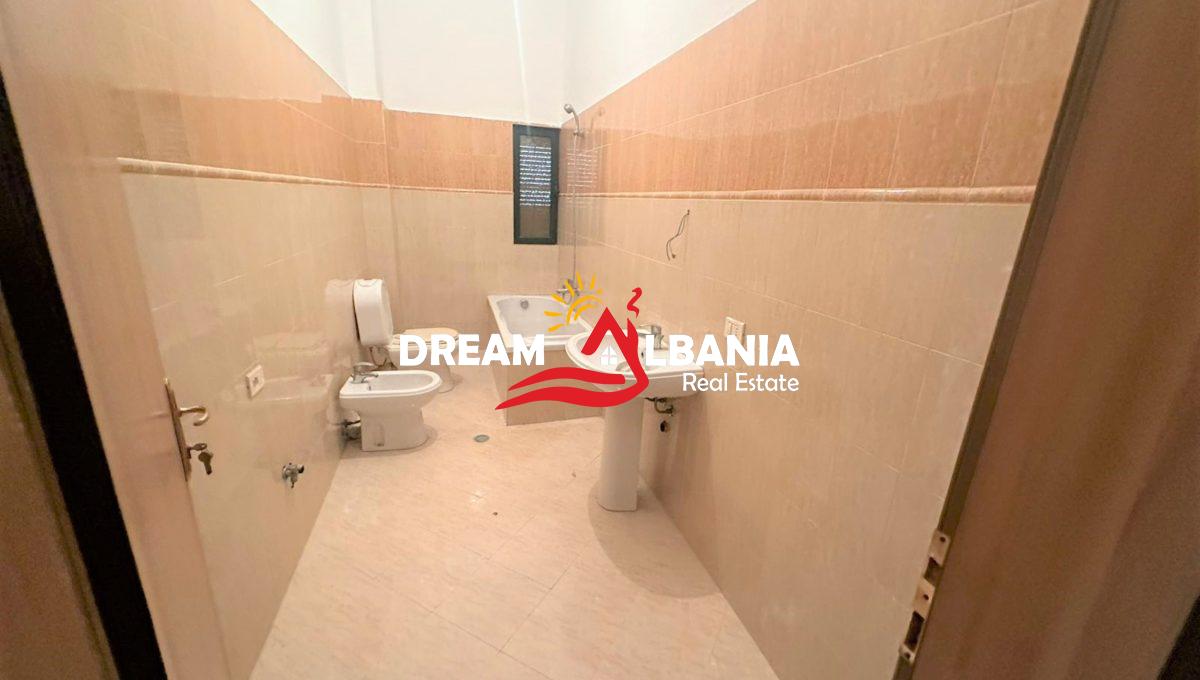 Magazine me qera ne Autostraden TR-DR prane City Park ne Tirane (ID 4281071) (4)