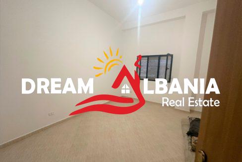 Magazine me qera ne Autostraden TR-DR prane City Park ne Tirane (ID 4281071) (5)