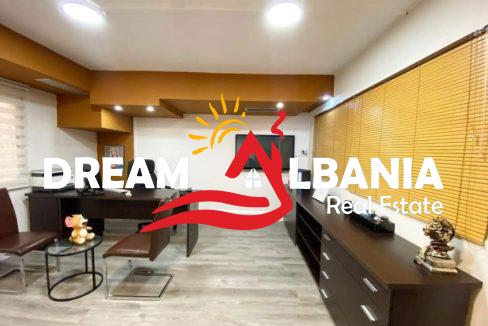 Jepet me qera ambient per zyra ne zonen e Bllokut, prane Petro Nini (ID 4261964) (2)