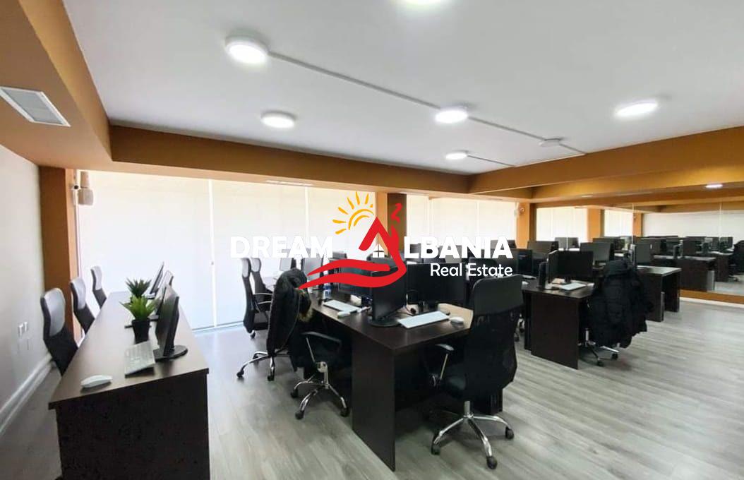 Jepet me qera ambient per zyra ne zonen e Bllokut, prane Petro Nini (ID 4261964) (3)