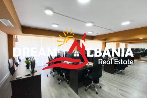 Jepet me qera ambient per zyra ne zonen e Bllokut, prane Petro Nini (ID 4261964) (3)