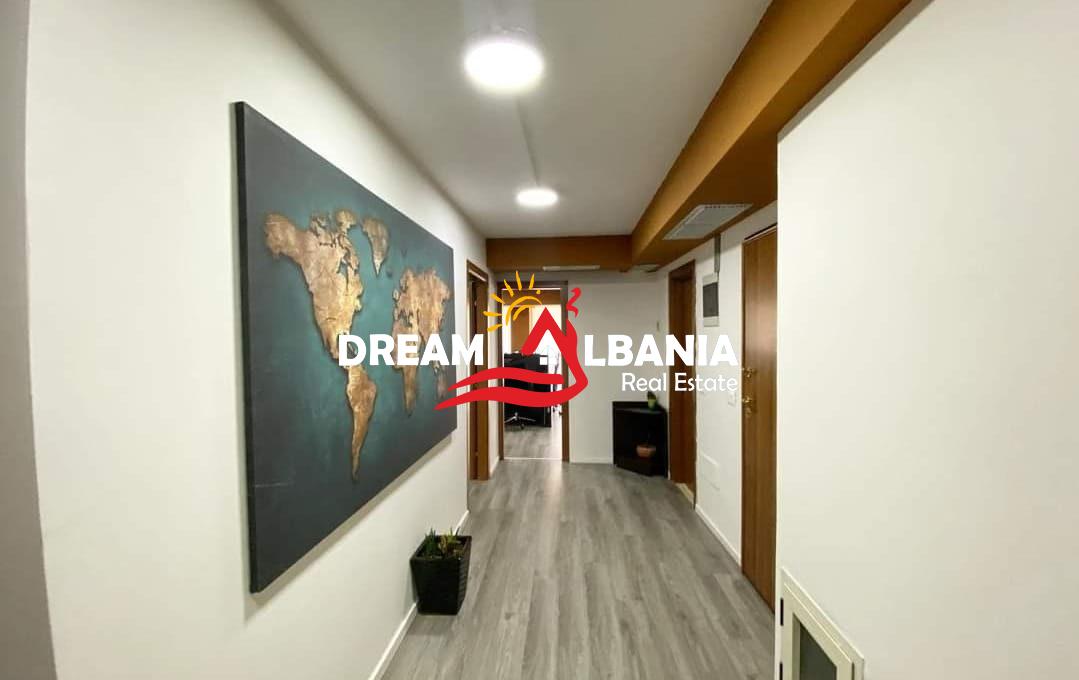 Jepet me qera ambient per zyra ne zonen e Bllokut, prane Petro Nini (ID 4261964) (4)