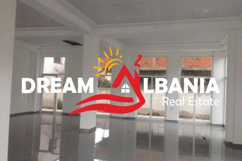 Shitet dyqan midis rruges Siri Kodra dhe 5 Maj, rruga Besa (ID 4171453) (2)