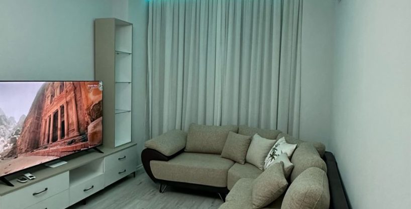 Jepet me qera apartament 1+1 ne rrugen 4 deshmoret prane gjimnazit Partizani (ID 42111025)