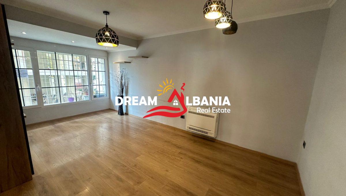 Ambjent zyre me qera ne rrugen Myslym Shyri, tek Shallvaret (ID 4261962) (3)