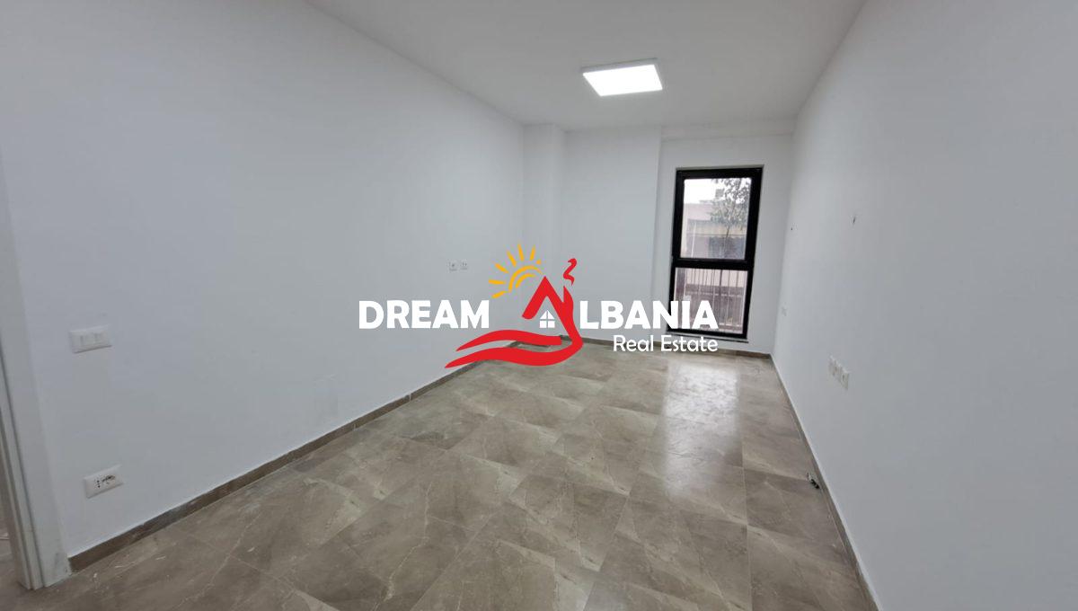 Zyra me qera ne Tirane (1)