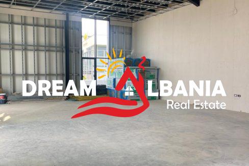 Jepet me qera magazine ne Mezez prane Top Channel (ID 4281220) (3)