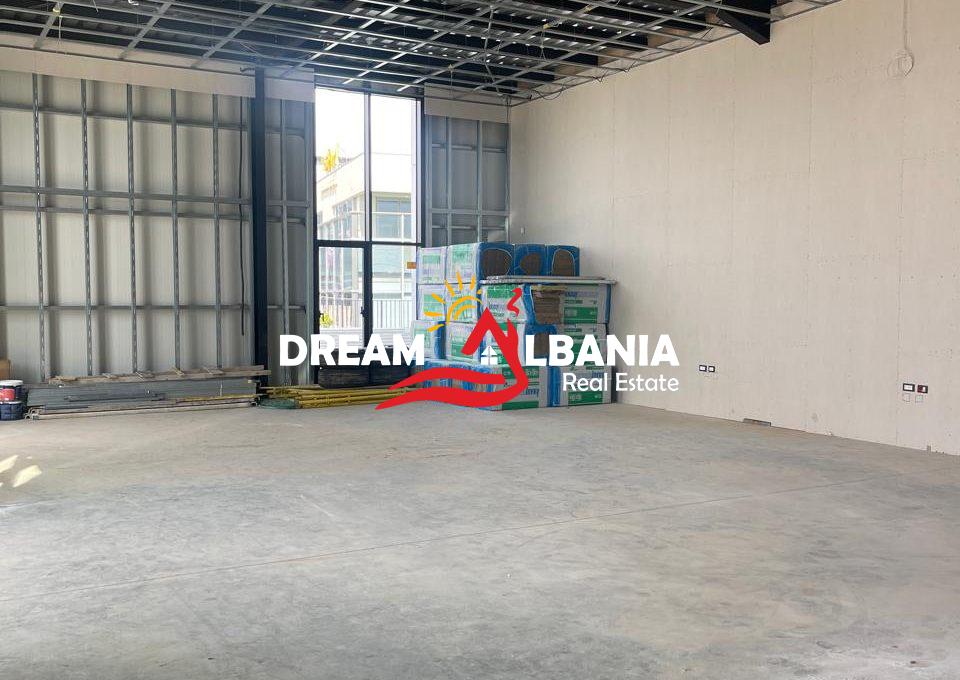 Jepet me qera magazine ne Mezez prane Top Channel (ID 4281220) (3)