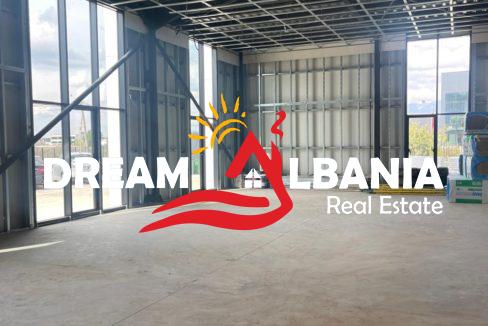 Jepet me qera magazine ne Mezez prane Top Channel (ID 4281220) (7)