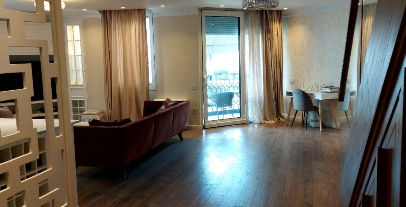 Super appartamento duplex con due camere da letto in vendita nel centro, in via Kavaja, Tirana (ID 41211654)