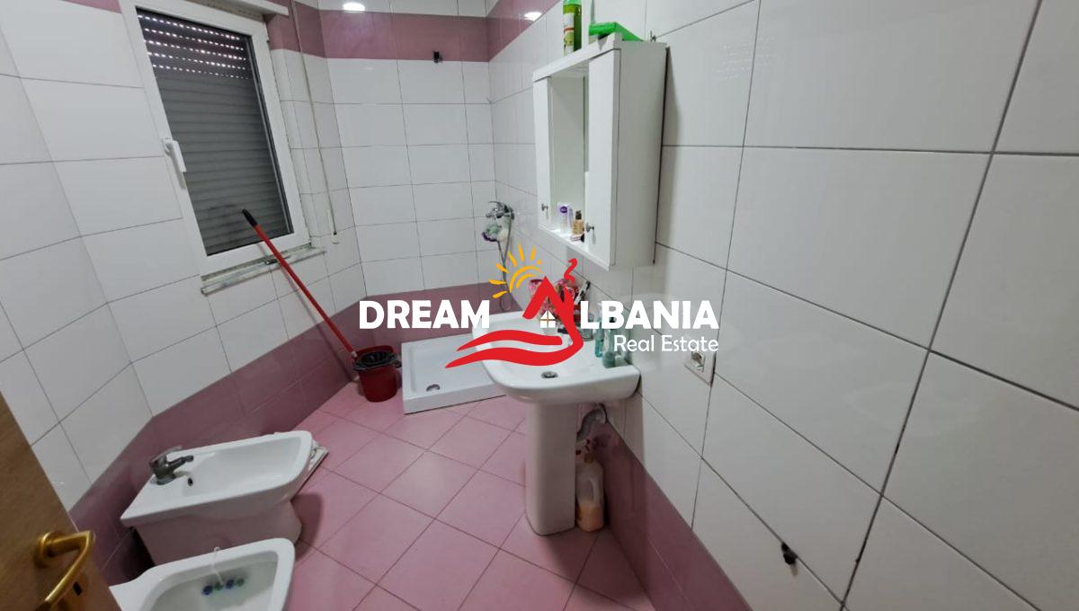 Ambiente biznesi ne shitje ne Tirane (1)