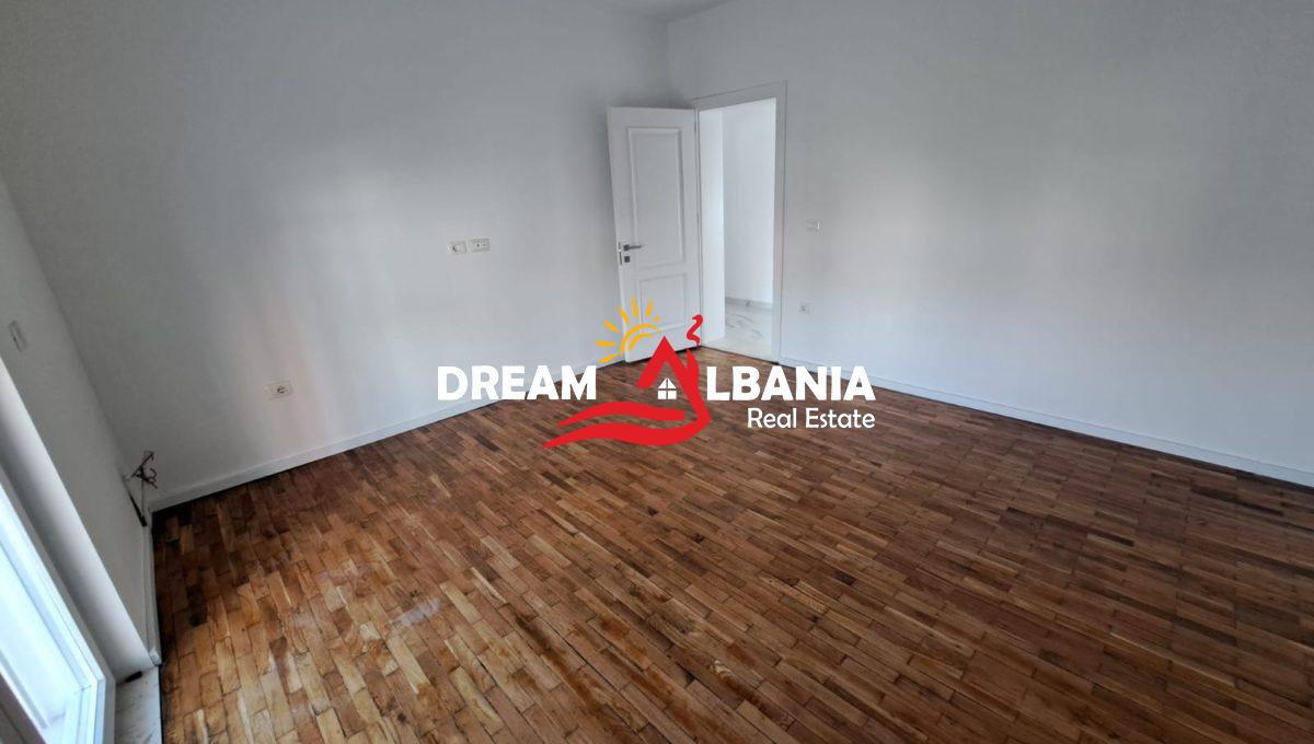 Zyra me qera ne Tirane (2)