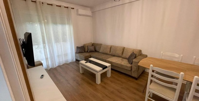 Jepet me qera apartament 2+1 dhe parking i perfshire tek kodra e Diellit prane Eleonores (ID 42215014)