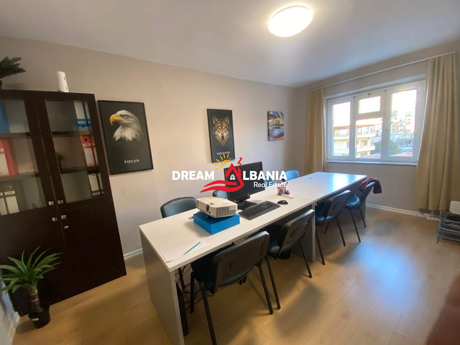 Myslym Shyri caddesinde kiralık ofis (ID 42611219)