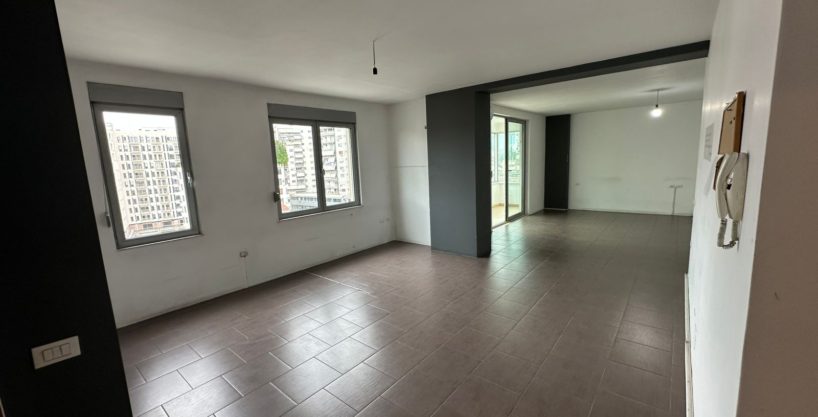 Jepet me qera ambient zyre tek Zogu i Zi, buze rruge (ID 42611311)