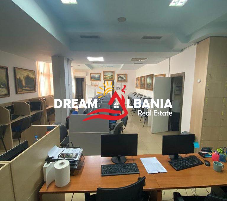 Ambient Komercial ne shitje ambasada amerikane (3)