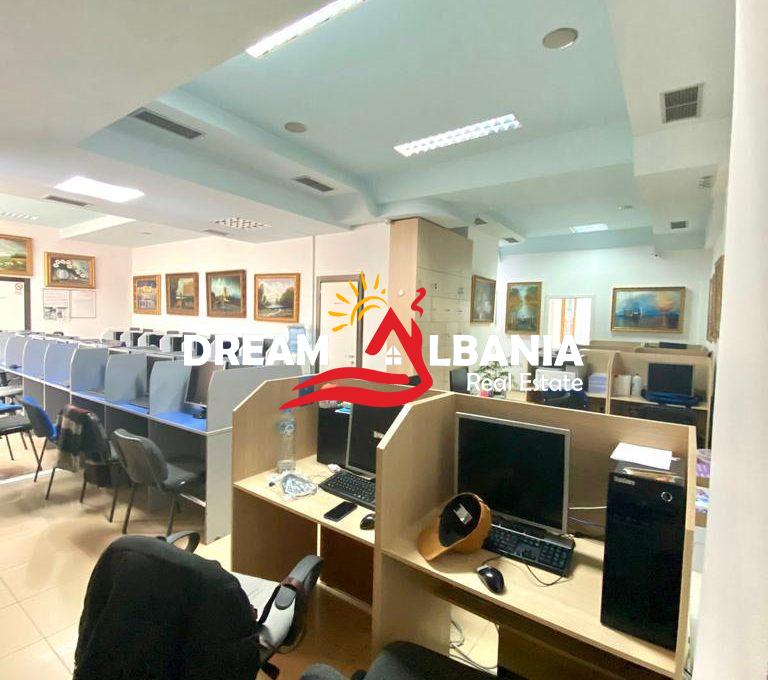 Ambient Komercial ne shitje ambasada amerikane (4)