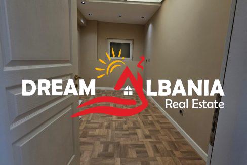 Jepet me qera ambient biznesi 3+1+post parkimi i perfshire ne Bllok prane Coin (ID 4231453) (10)