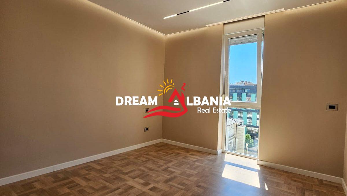 Jepet me qera ambient biznesi 3+1+post parkimi i perfshire ne Bllok prane Coin (ID 4231453) (11)