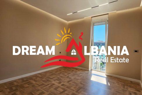 Jepet me qera ambient biznesi 3+1+post parkimi i perfshire ne Bllok prane Coin (ID 4231453) (11)