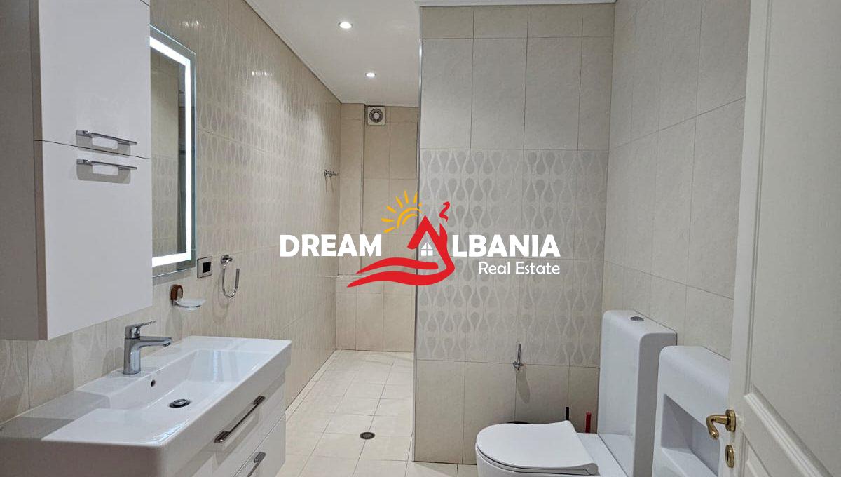 Jepet me qera ambient biznesi 3+1+post parkimi i perfshire ne Bllok prane Coin (ID 4231453) (2)