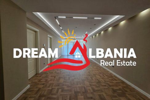 Jepet me qera ambient biznesi 3+1+post parkimi i perfshire ne Bllok prane Coin (ID 4231453) (5)