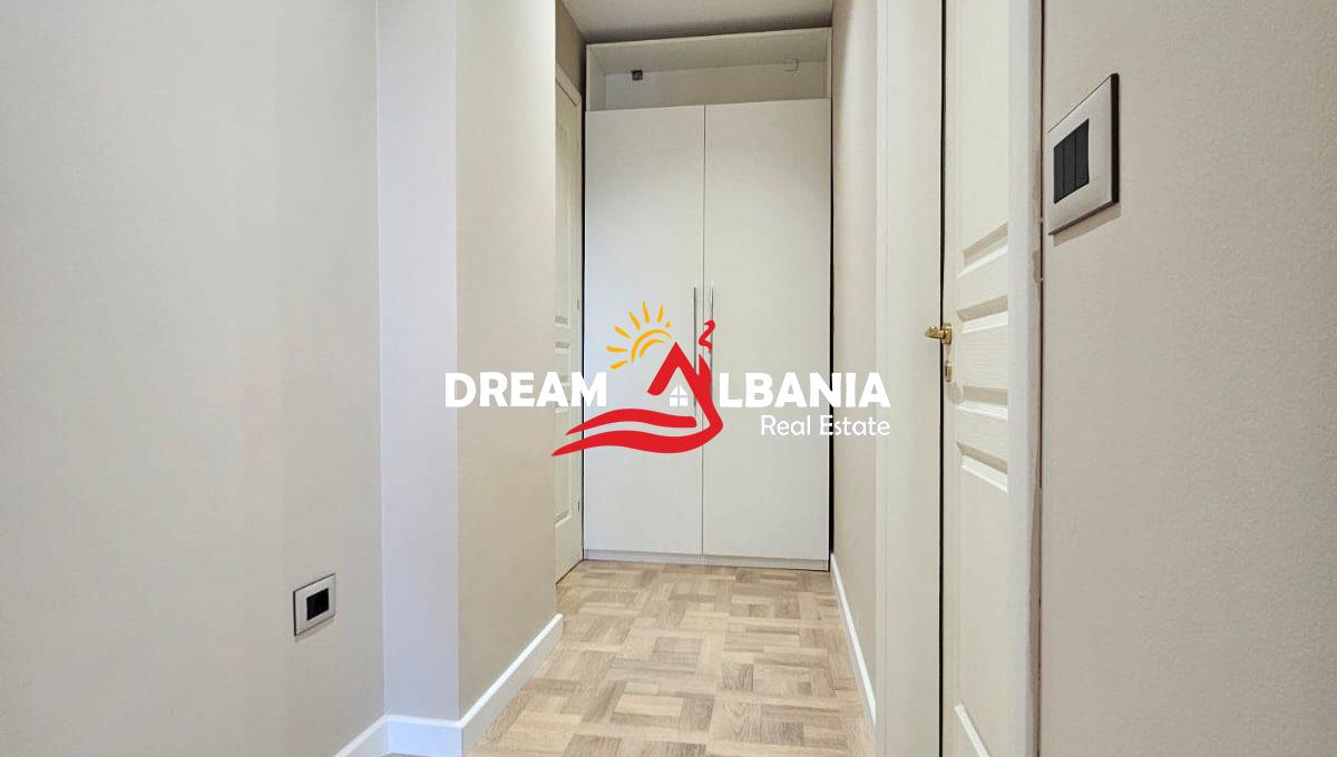 Jepet me qera ambient biznesi 3+1+post parkimi i perfshire ne Bllok prane Coin (ID 4231453) (7)