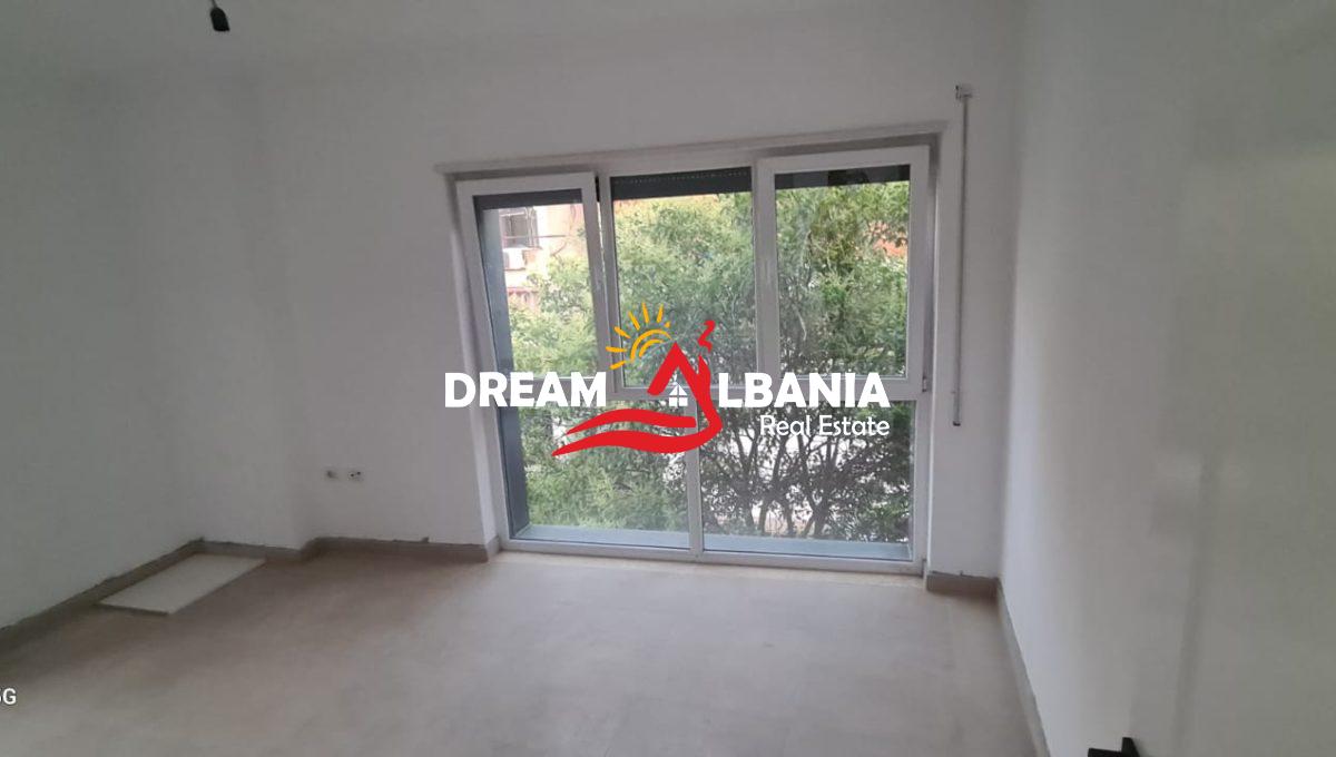 Ambient biznesi me qera shkolla qera (2)