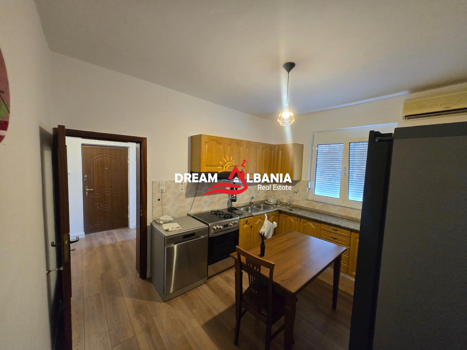 Appartamento/Duplex in affitto 4+1+3WC – Rruga e Barrikadave, vicino alla scuola “Lidhja e Prizrenit”