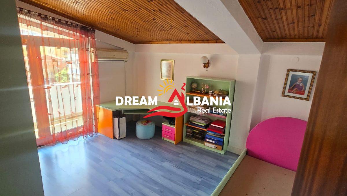 Dublex me Qera Rruga e Barikadave (11)