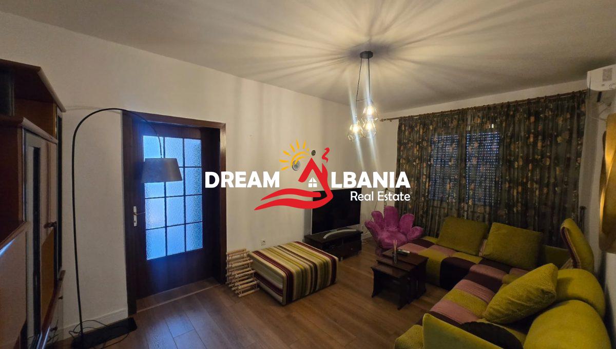 Dublex me Qera Rruga e Barikadave (12)